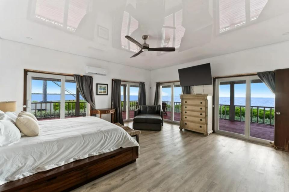 Bedrooms sport high ceilings treated with high-gloss reflective paint and unobstructed views of the Atlantic