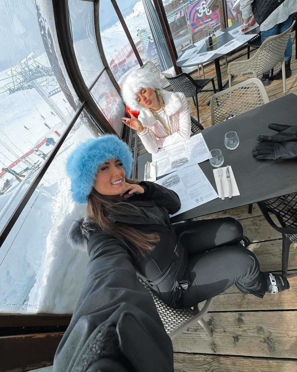 Millie and Chloe Burrows recently took to Val Thorens to celebrate Millie's birthday