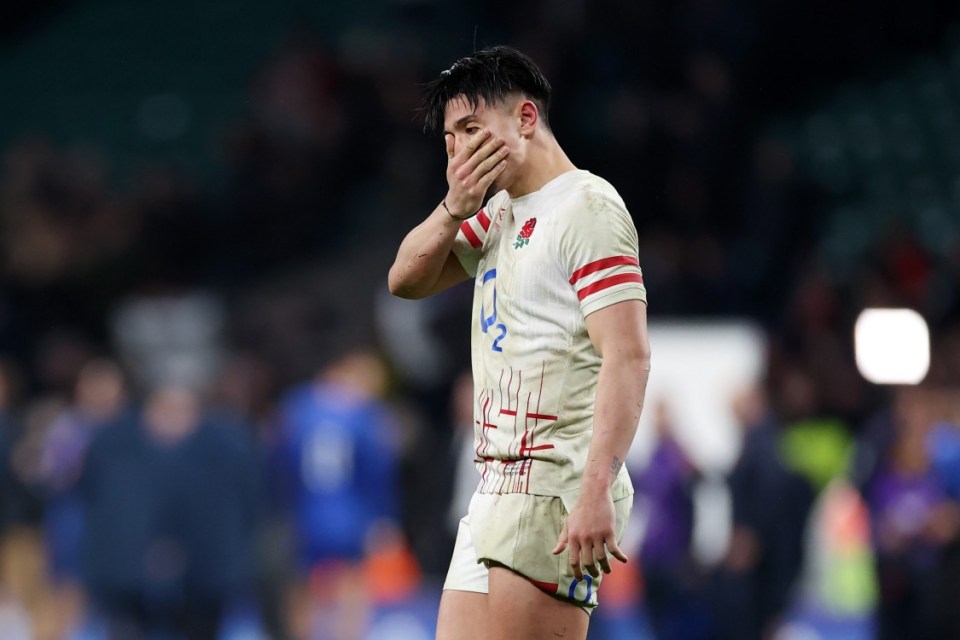 LONDON, ENGLAND - MARCH 11: Marcus Smith of England looks dejected after the Guinness Six Nations Rugby match between England and France at Twickenham Stadium on March 11, 2023 in London, England. (Photo by Ryan Pierse/Getty Images)