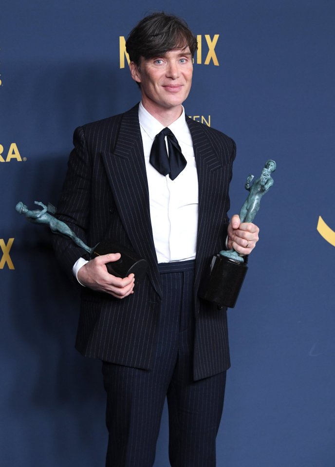  Cillian Murphy poses at the 30th Annual Screen Actors Guild Awards at Shrine Auditorium and Expo Hall in Los Angeles, California