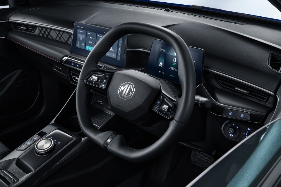 All versions have twin-screen technology, satnav, reversing camera and Apple CarPlay