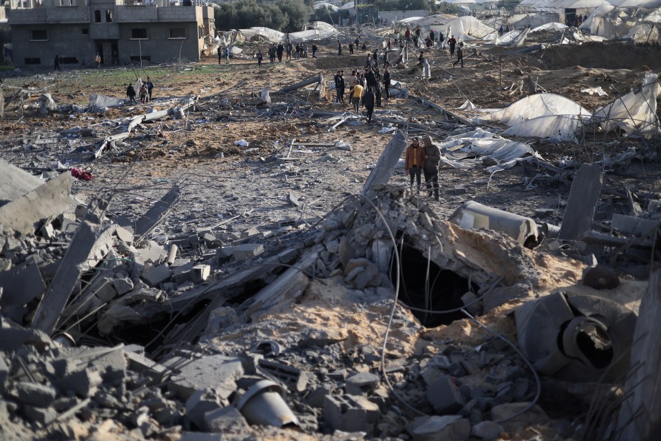 Palestinians inspect the site of an Israeli strike on a house, amid the ongoing conflict between Israel and the Palestinian Islamist group Hamas, in Rafah in the southern Gaza Strip, February 12, 2024. REUTERS/Ibraheem Abu Mustafa