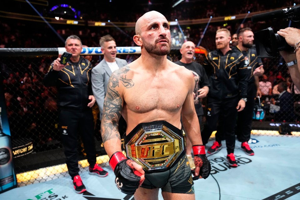 Alexander Volkanovski returns to featherweight tomorrow morning to defend his featherweight title