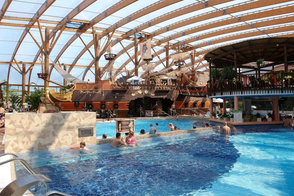 There are 14 swimming pools at Tatralandia, with 10 open during the summer