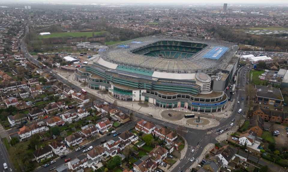 There are more than 48 bars inside Twickenham Stadium