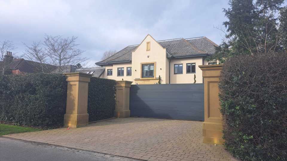 One of the posh mansions on Fulwith Mill Lane