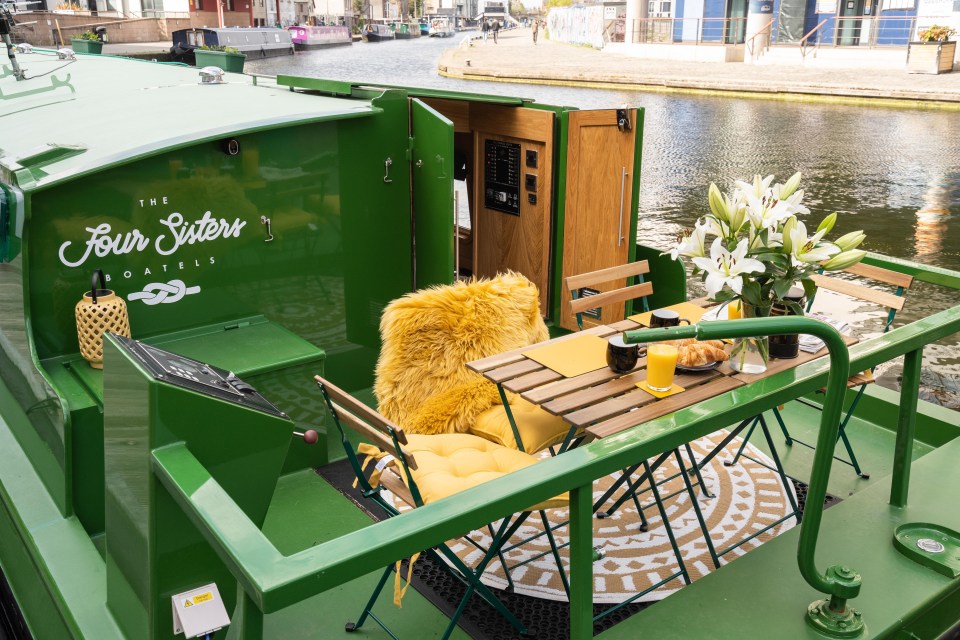 Why not stay in the heart of Edinburgh on a peaceful houseboat