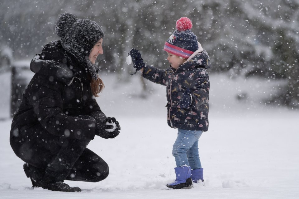 Kids playing in the snow in the Peak District amid an amber warning on Thursday