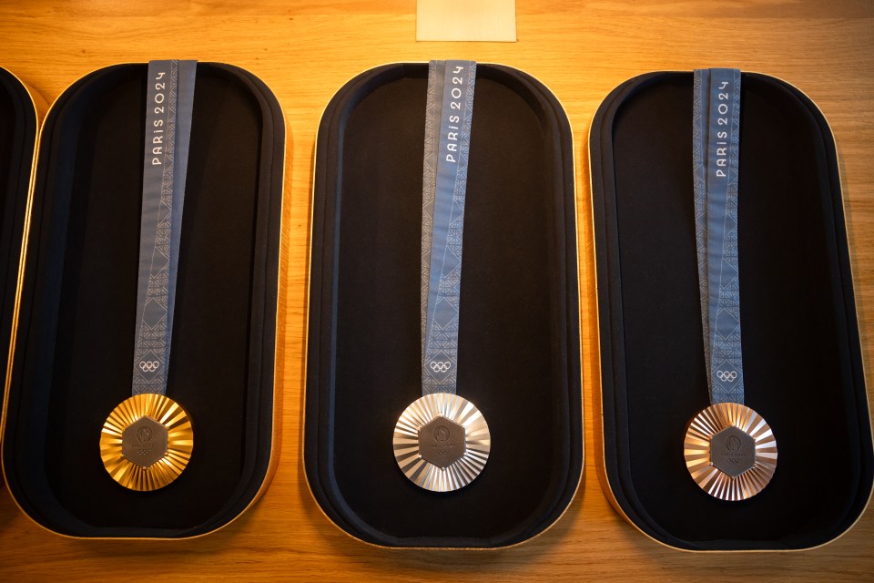 All 5,084 medals will feature the six-edged metal medallion