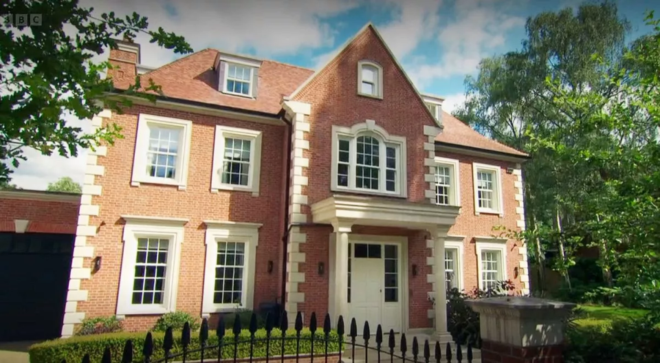 The Apprentice contestants live in this stunning home