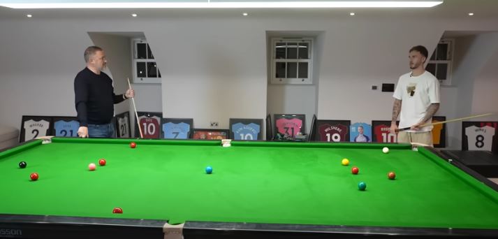 The Tottenham star welcomed Stephen Hendry in for a couple of frames