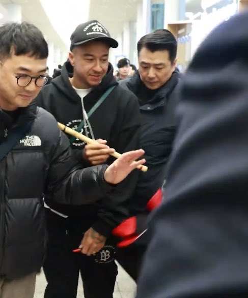 Jesse Lingard was mobbed by fans as he touched down in Seoul