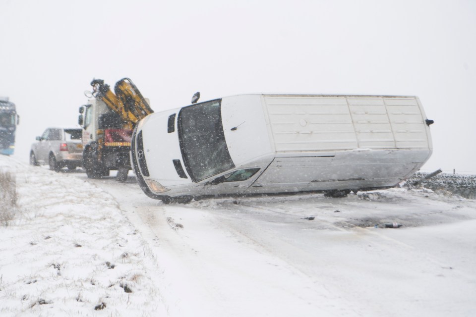 Motorists battle the wintry conditions in Derbyshire this morning