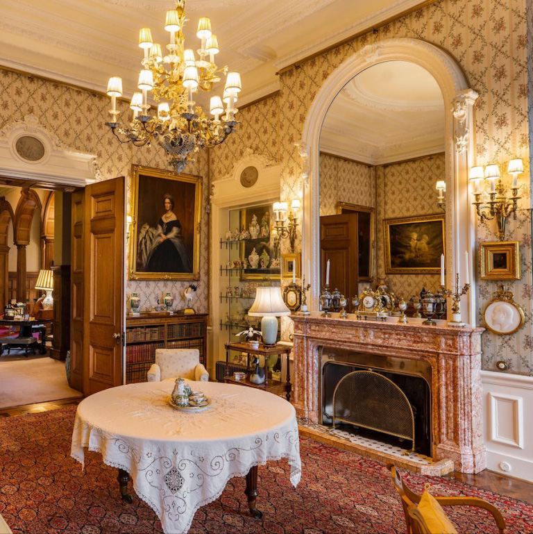 The Queen used to relax with a jigsaw in the great saloon