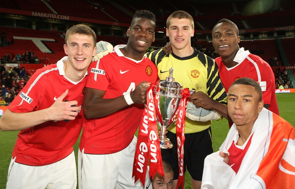 Sean McGinty, Paul Pogba, Sam Johnstone, Cofie and Jesse Lingard celebrate winning the FA Youth Cup for Man Utd in 2011