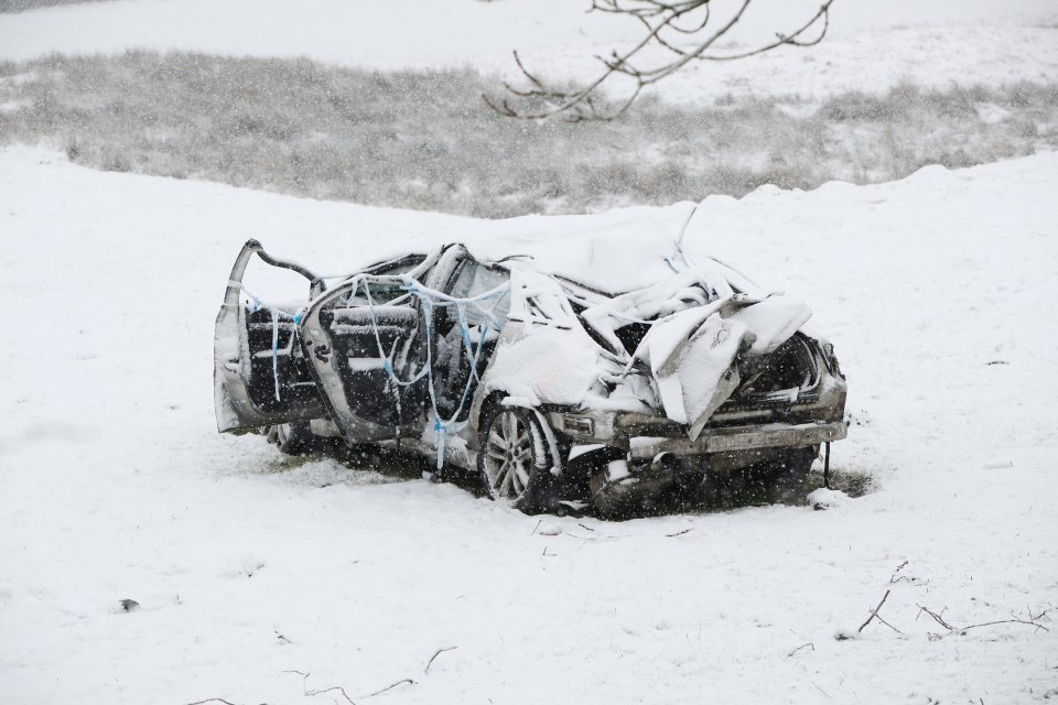 A smashed up car was covered in snow in the Peak District