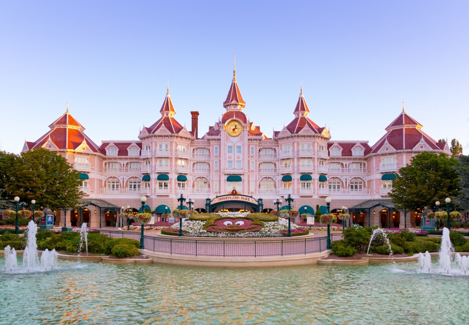 There's a new sale with Disneyland Paris prices starting from £399pp, including accommodation, park tickets, and freebies