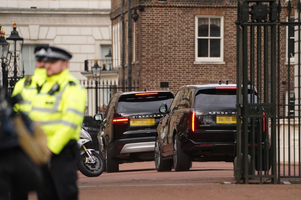 SUV convoy carrying Prince Harry arrives at Clarence House at 2.45pm