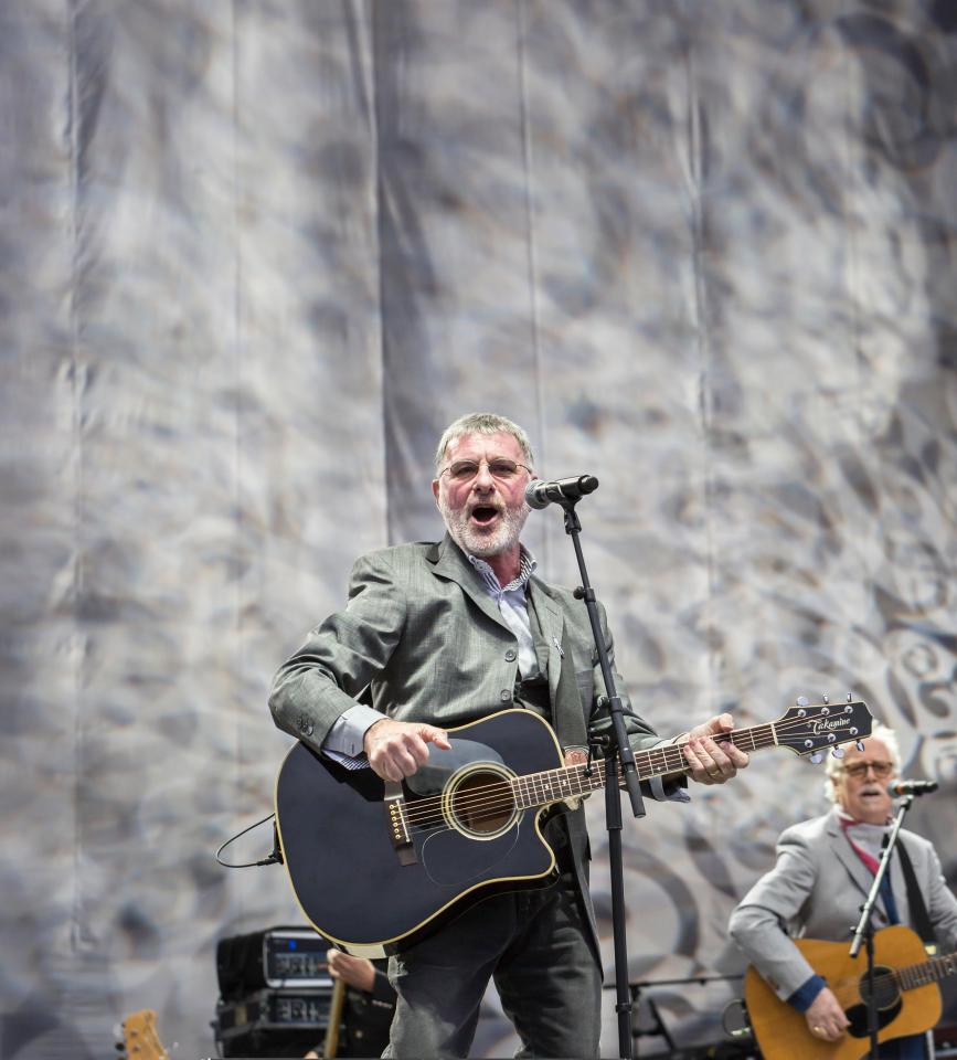 Steve Harley performing in 2015