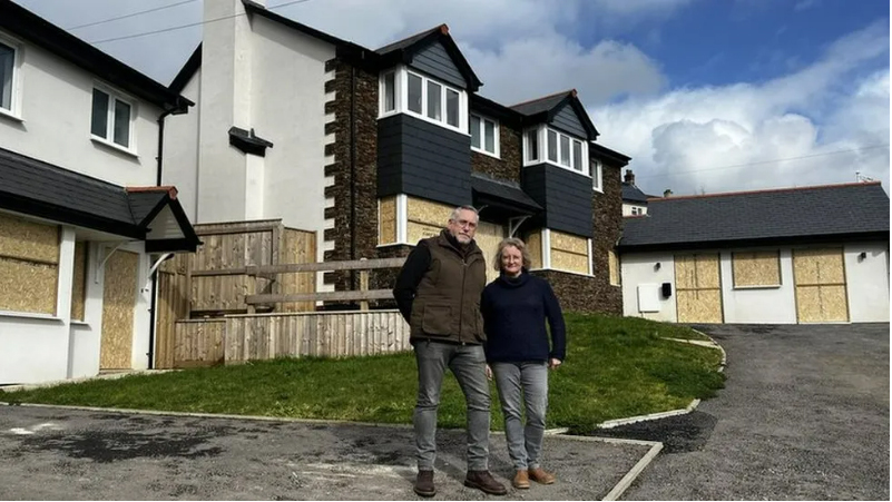 Affordable new homes in Calstock have been boarded up