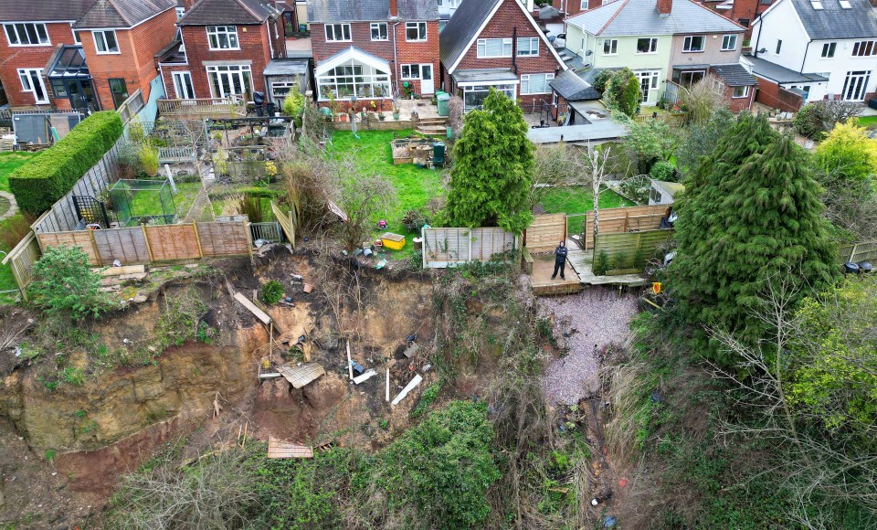 Recent bad weather has led to even more land collapsing into the huge chasm