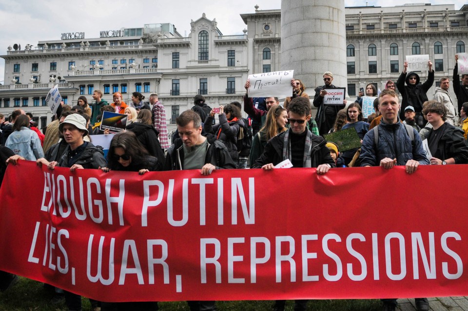 People protest against Putin in Tbilisi, Georgia on Sunday