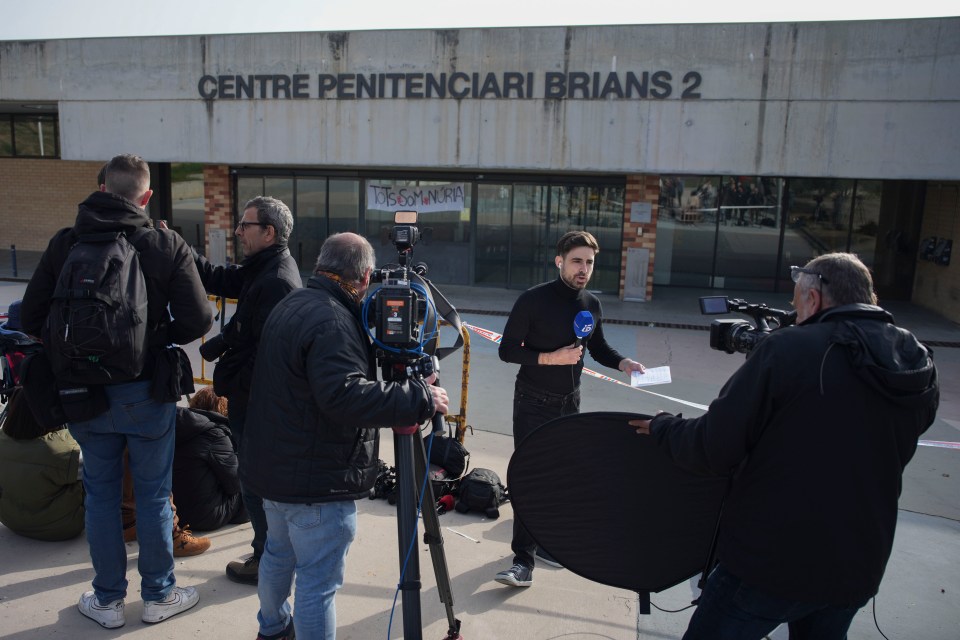 Media waiting outside the prison for Alves’ release