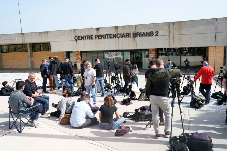 Media waiting outside the jail for Alves