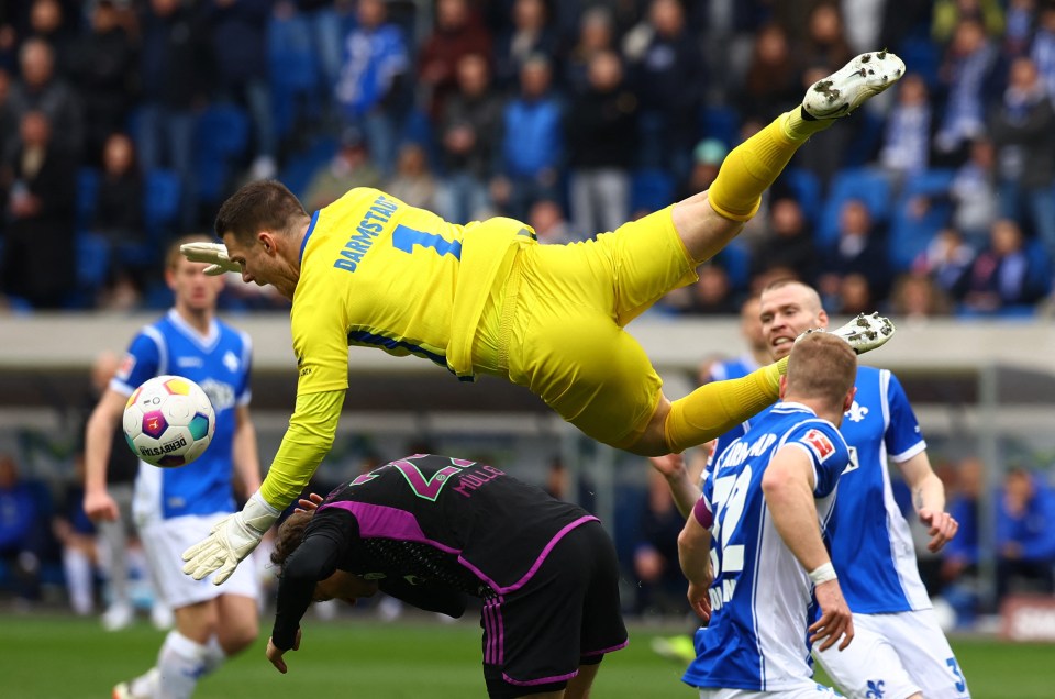 Muller was kneed in the head by Darmstadt goalkeeper Marcel Schuen