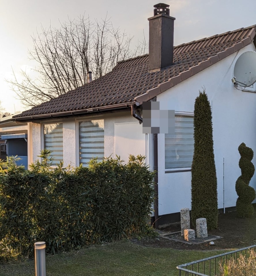 Police visited a white house at a small property in the Kennelblick allotment garden on Wednesday last week