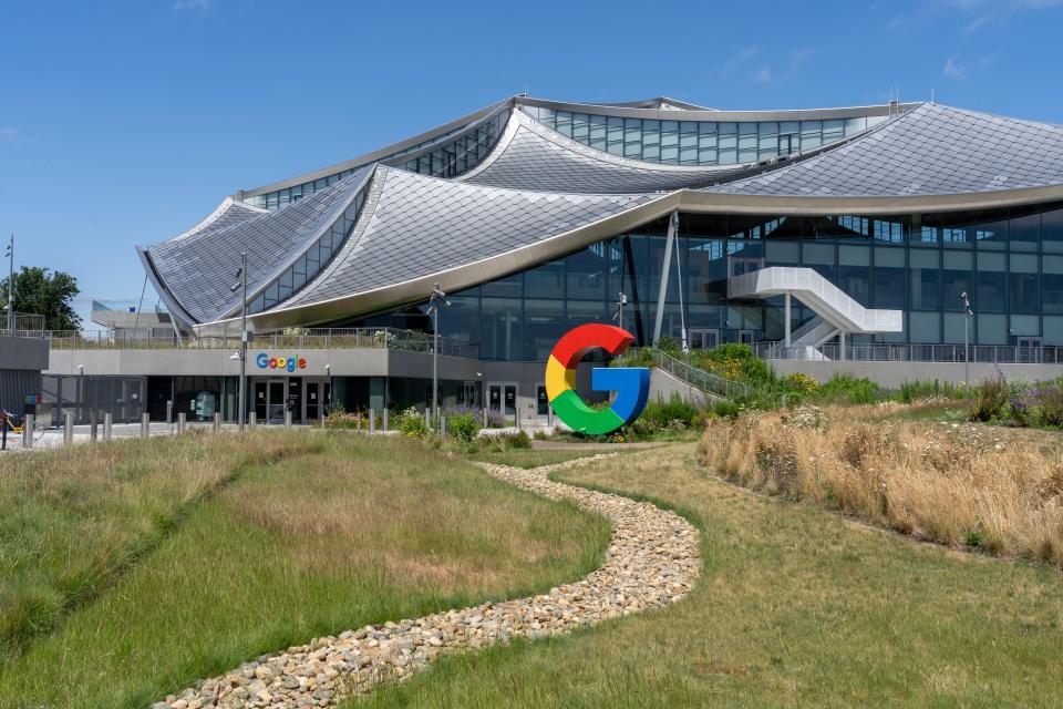 Google's staff blame the wave-like designed canopy roof for swallowing its WiFi signal