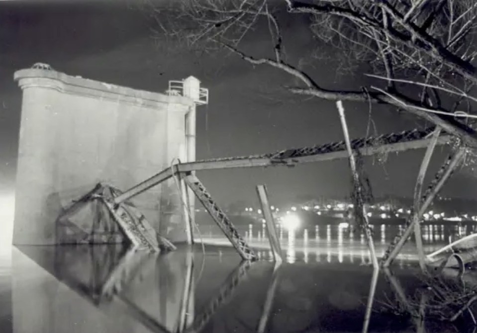 Cars plunged into the water when the crossing caved in