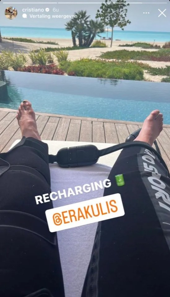 Fans were shocked by his swollen feet as he shared this Instagram picture