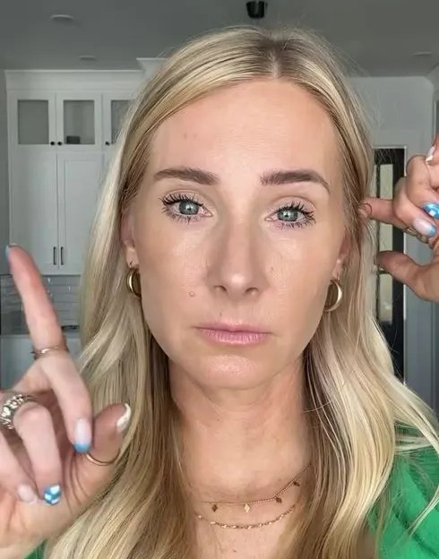 Lauren showcased how the contour hack immediately lifted one half of her face