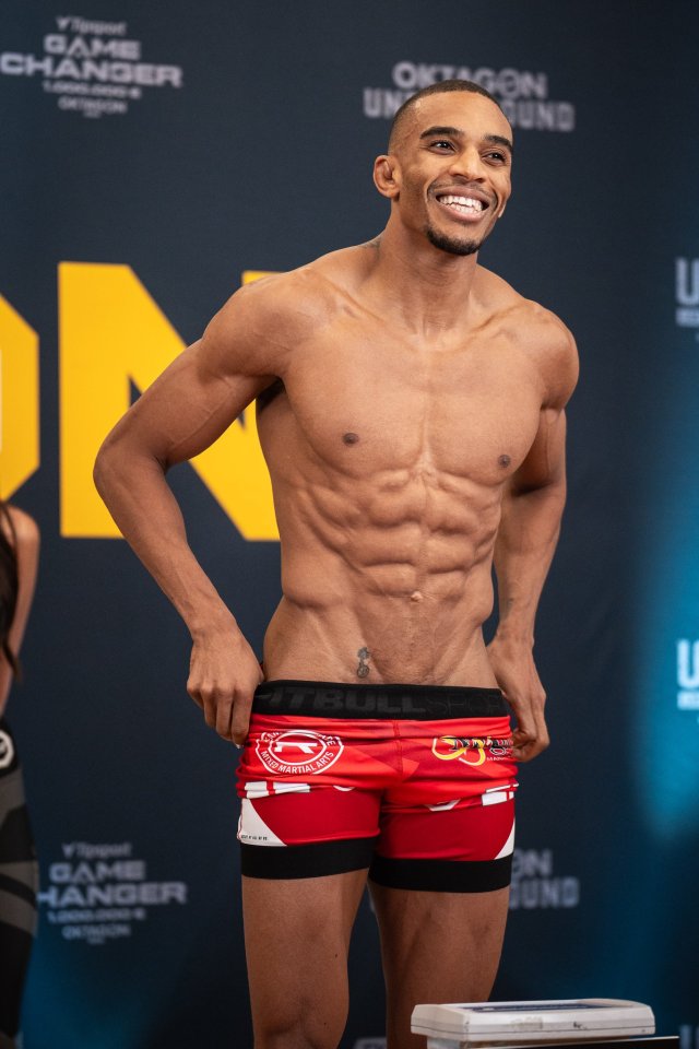 Akonne Wanliss gave up his job as a top stripper to focus on MMA