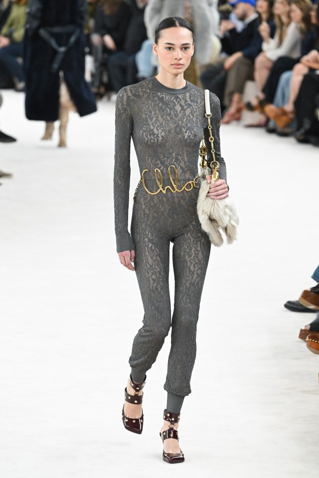 PARIS, FRANCE - FEBRUARY 29: (EDITORIAL USE ONLY - For Non-Editorial use please seek approval from Fashion House) A model walks the runway during the Chloé Womenswear Fall/Winter 2024-2025 show as part of Paris Fashion Week on February 29, 2024 in Paris, France. (Photo by Yanshan Zhang/Getty Images)