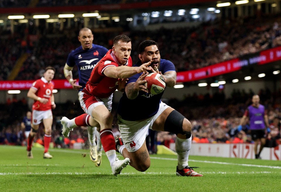 Romain Taofifenua of France scores his team's fourth try