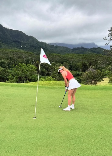 The social star wasa playing in Hawaii in front of a stunning backdrop