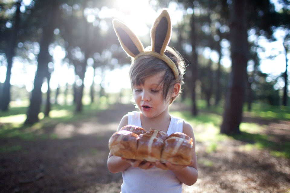 A paramedic has warned why you should avoid giving kids hot cross buns this Easter