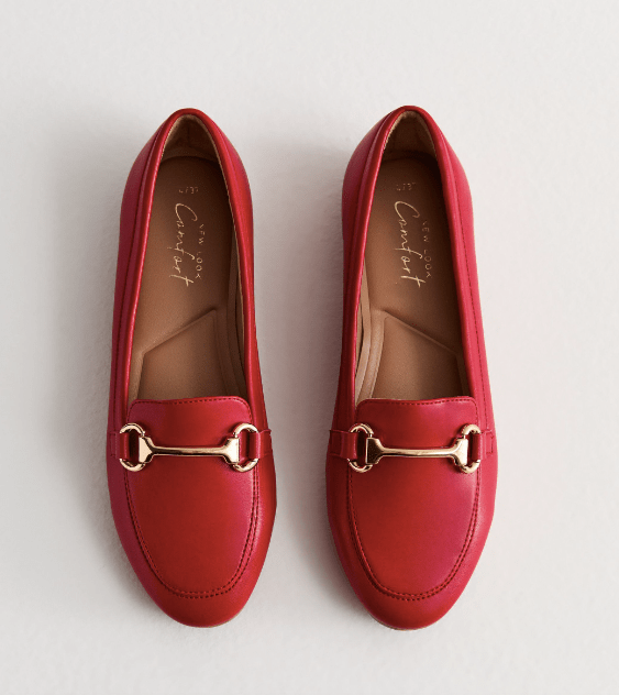 The horse-bit buckle and shape look almost identical to Gucci loafers