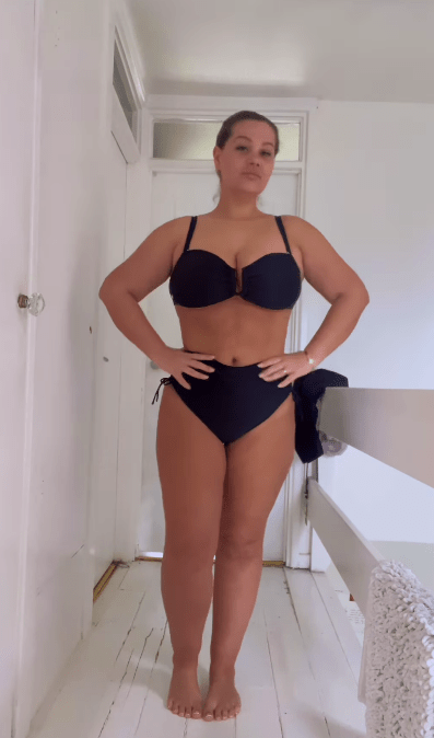 Shaughna looked incredible in a black bikini