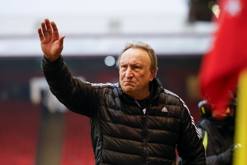 Neil Warnock is leaving his role at Aberdeen