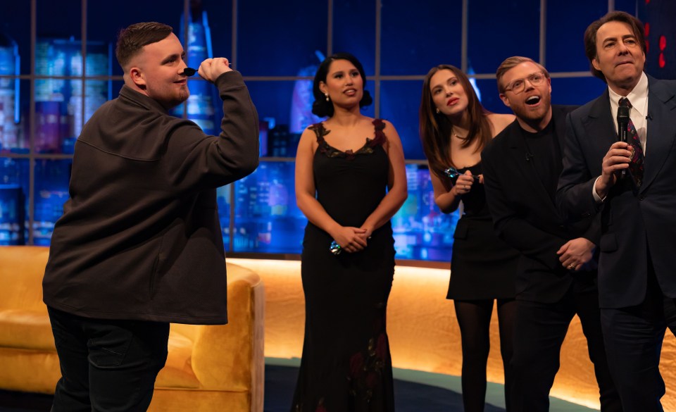 Littler showed Ross, comedian Rob Beckett, actress Millie Bobby Brown and singer Raye how to throw darts