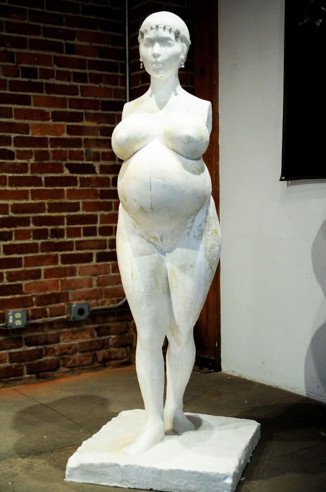 10. This strange nude sculpture just doesn't Keep Up