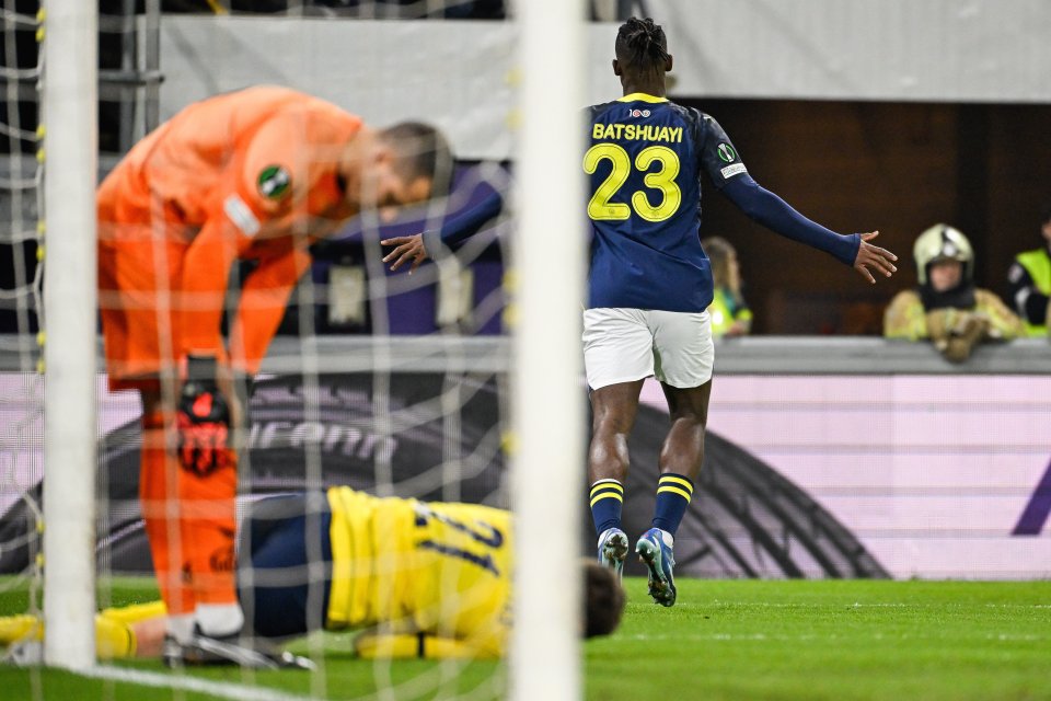 Former Chelsea star Michy Batshuayi gave Fenerbahce the lead