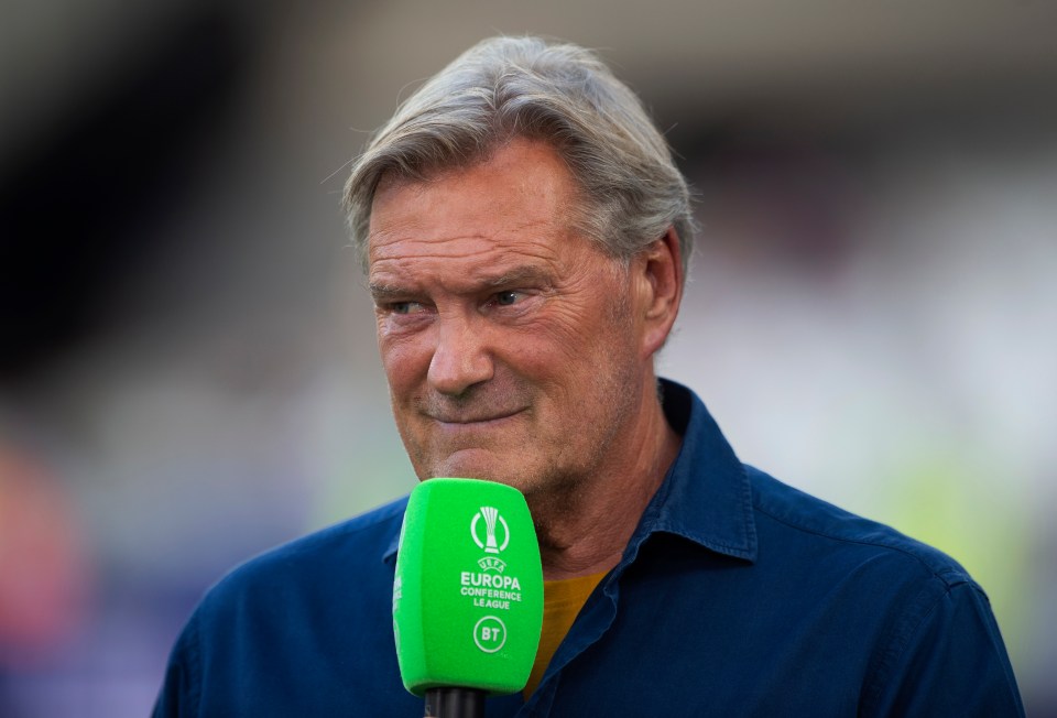 Glenn Hoddle was on the end of an 'awkward' phone call from Sir Alex Ferguson