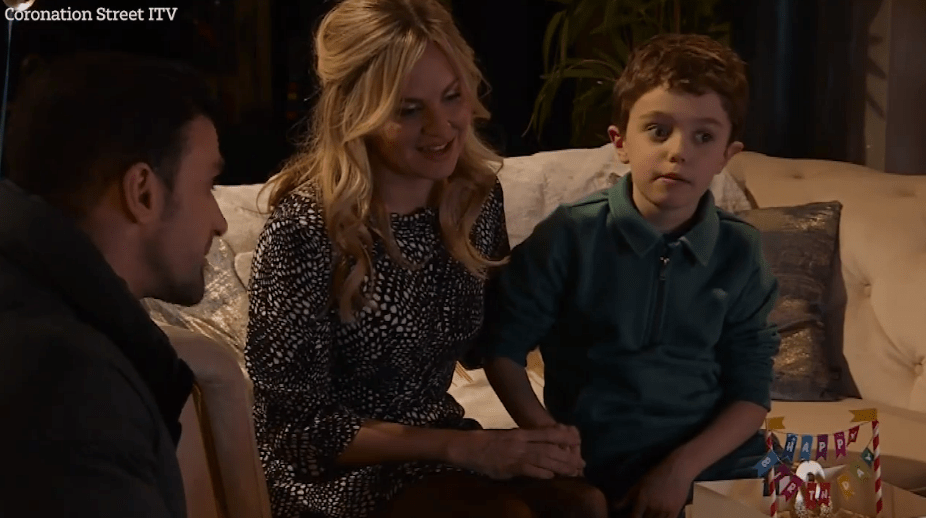 Coronation Street fans have called out a baffling age blunder as bosses ‘rewind time’ with a child star