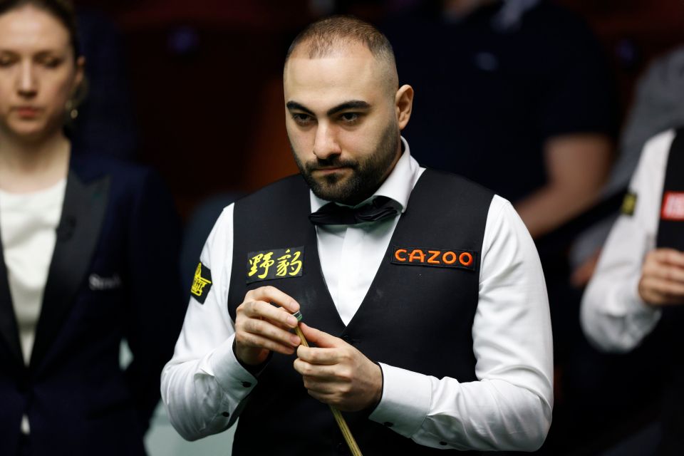 Hossein Vafaei held his nerve to seal his quarter-final place