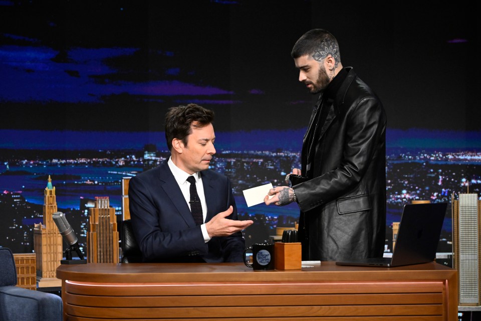 Zayn remained silent in the segment, instead passing a note for the show anchor to read