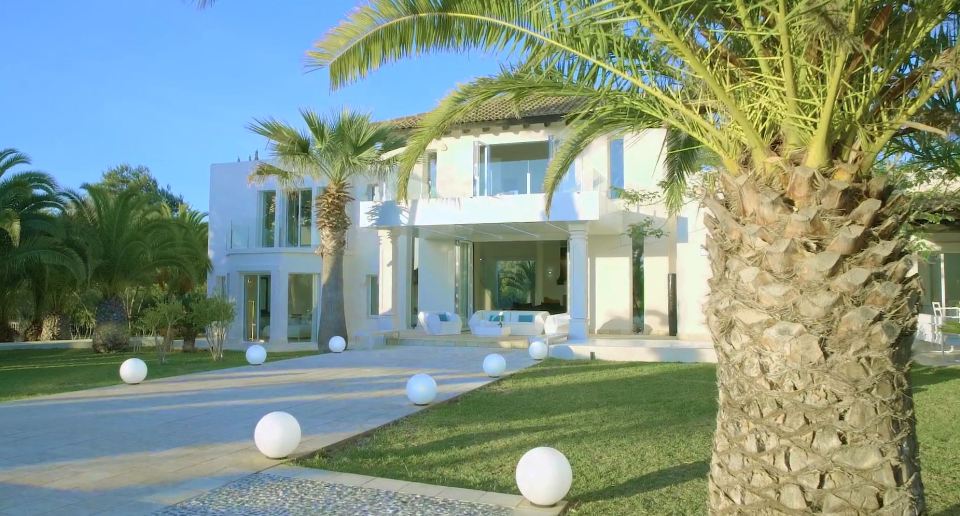 Gary purchased the villa in July 2006 for £3.6million, but it was on the market for a whopping £6.5million in 2015